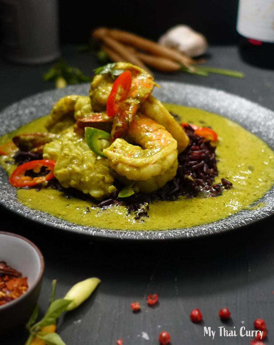 Mixed seafood in Thai green curry paste with black rice serving Presentation 