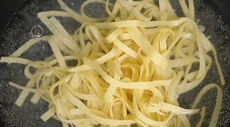 Boiled noodles