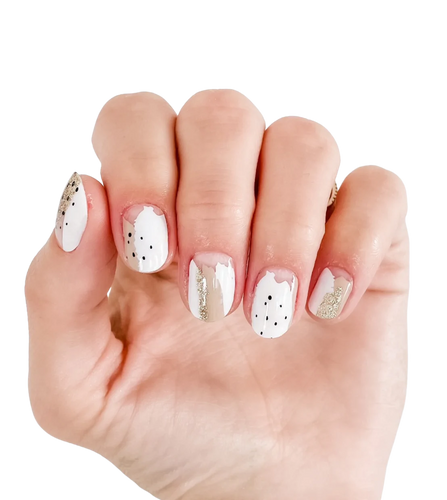 Nail Wraps vs Acrylics: Which is Right For You?