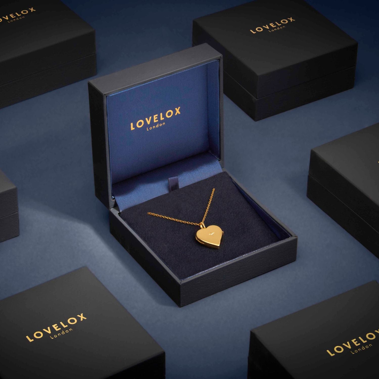 Lovelox luxury blue box .jpg__PID:0ddef46a-f734-4024-b804-6e386f7639b3