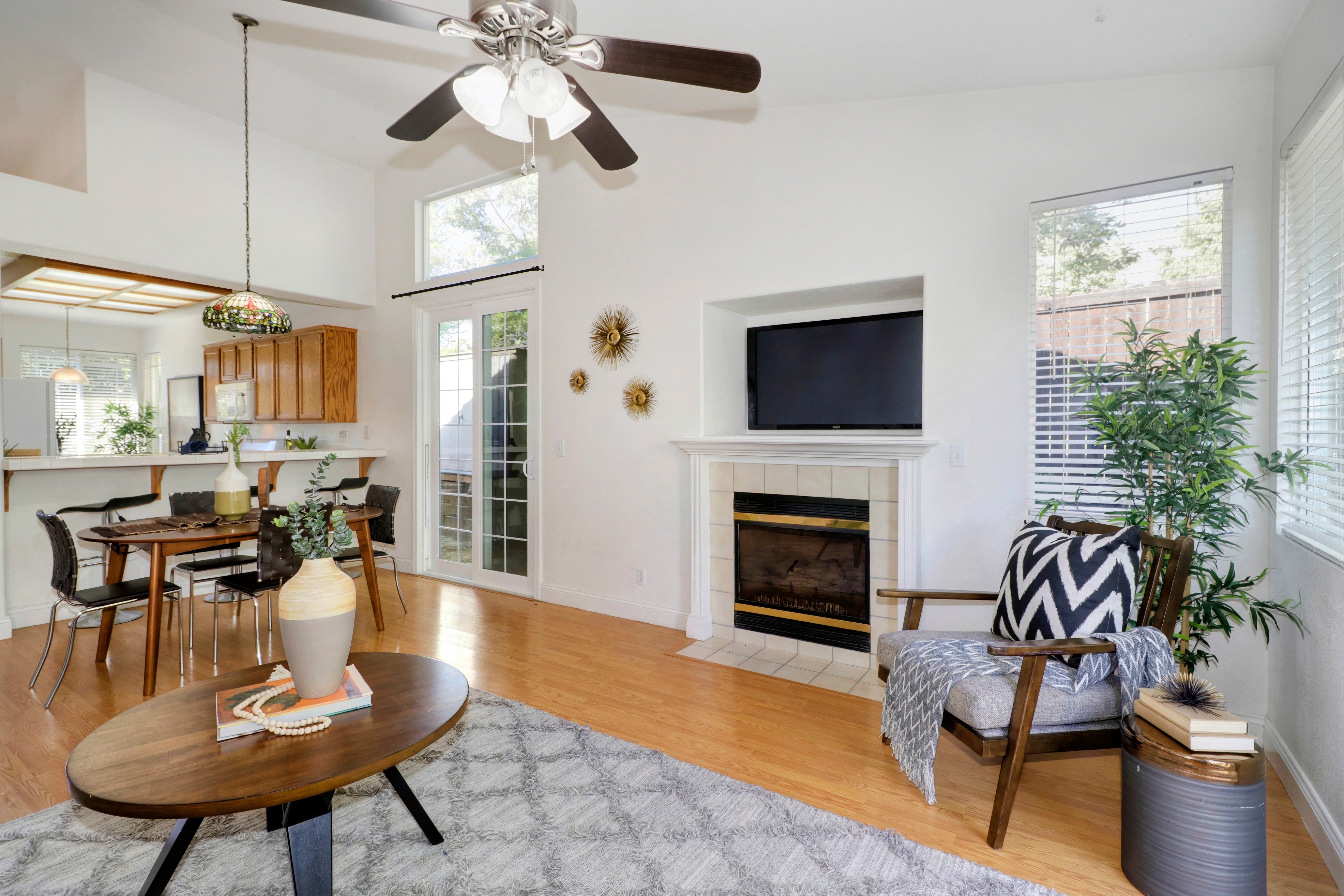 Premiere Home Staging Projects | Living room interior design idea - Mcnamee Dr, Folsom