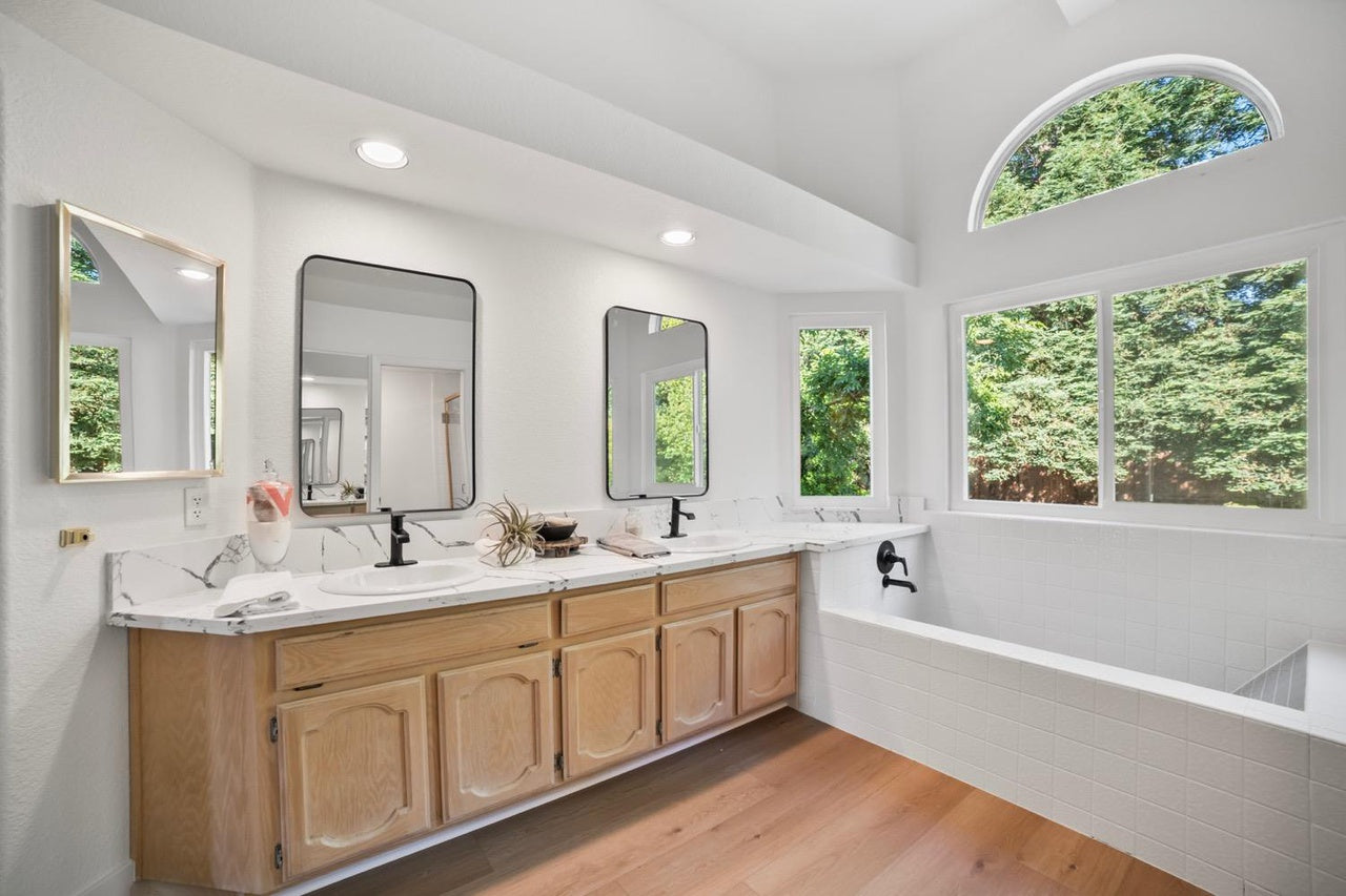 Premiere Home Staging Projects | Bathroom interior design idea - Silberhorn Dr, Folsom