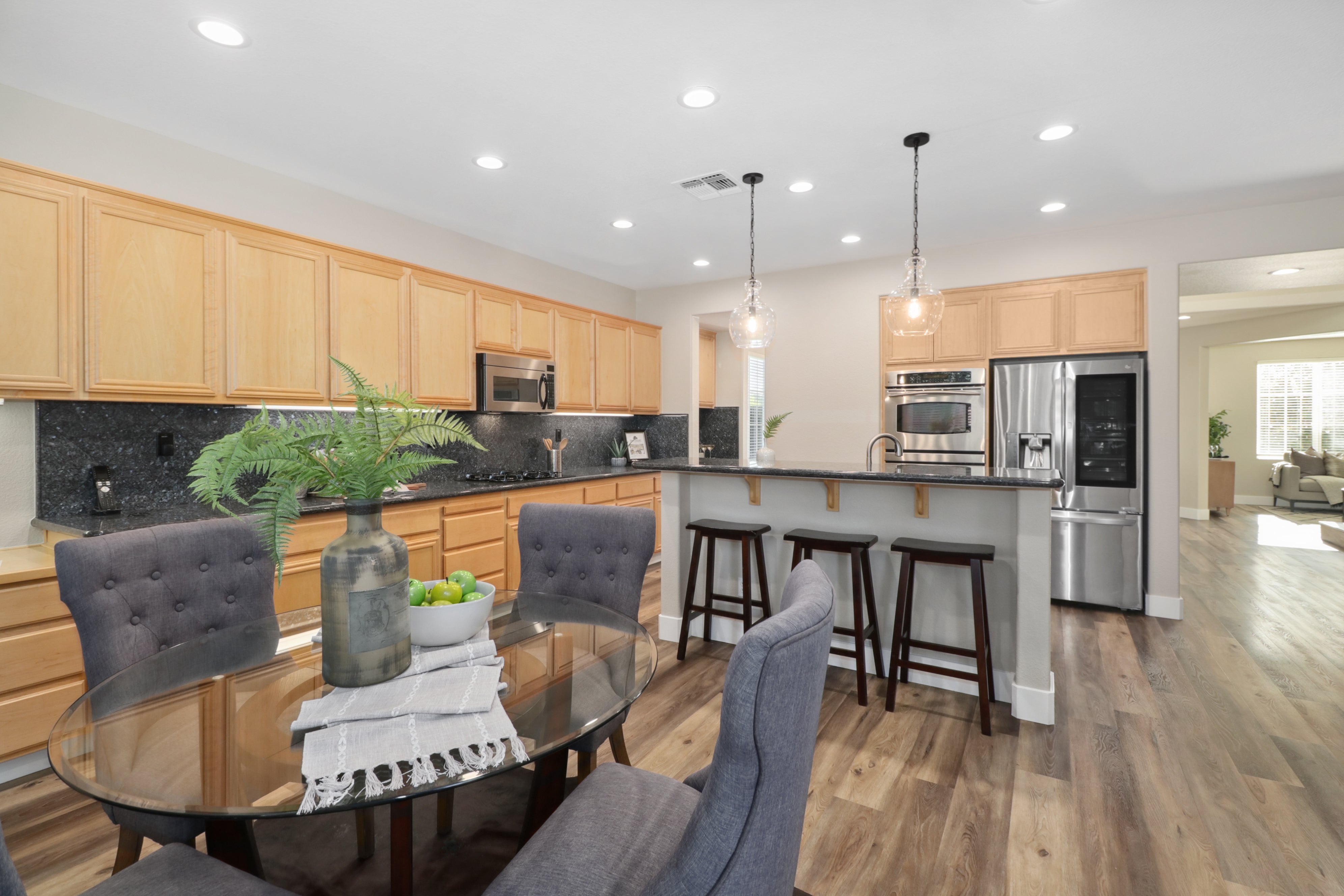 Premiere Home Staging Projects | Kitchen w/nook dining interior design idea - Summer Dr, El Dorado Hills