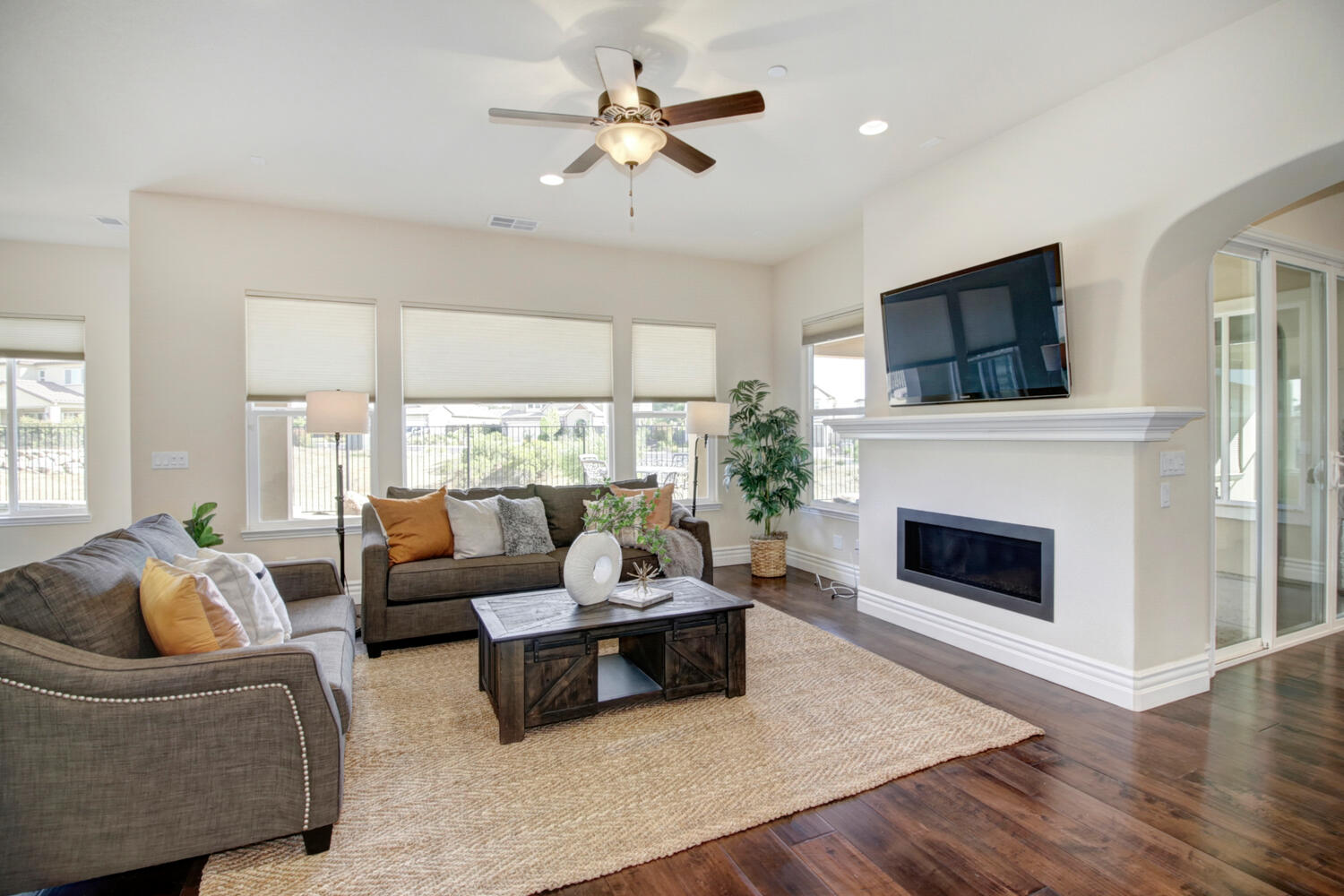 Premiere Home Staging Projects | Living room interior design idea - Song Sparrow Ct, Rocklin