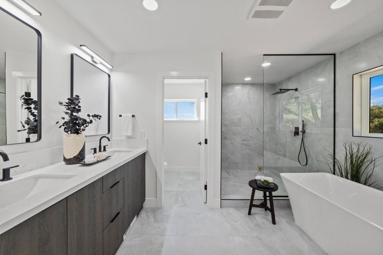 Premiere Home Staging Projects | Bathroom interior design idea - Arrowbee Dr, Placerville