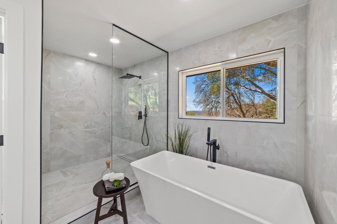 Premiere Home Staging Projects | Bathroom interior design idea - Arrowbee Dr, Placerville