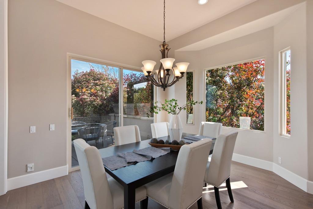Premiere Home Staging Projects | Dining area interior design idea - Bantry Pl, El Dorado Hills