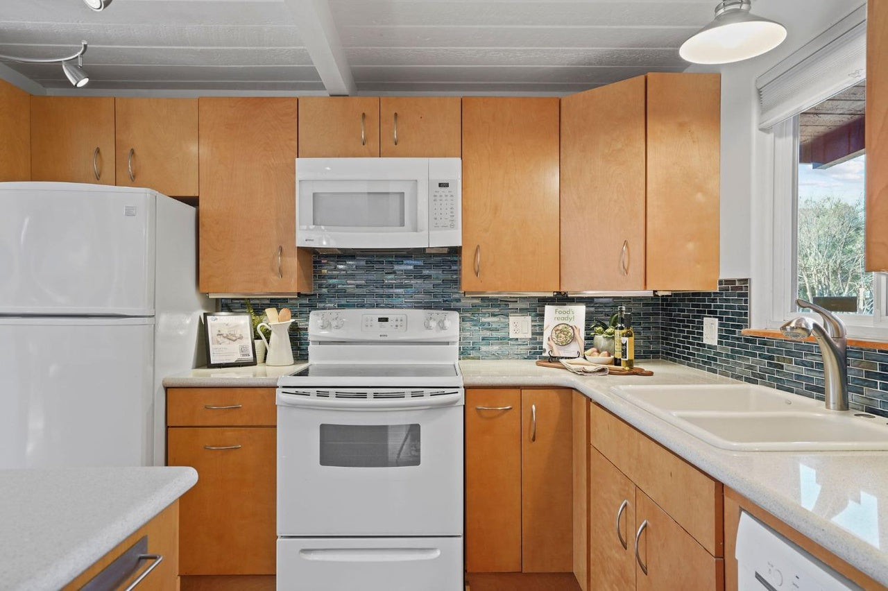 Premiere Home Staging Projects | Kitchen interior design idea - Boone, Sacramento