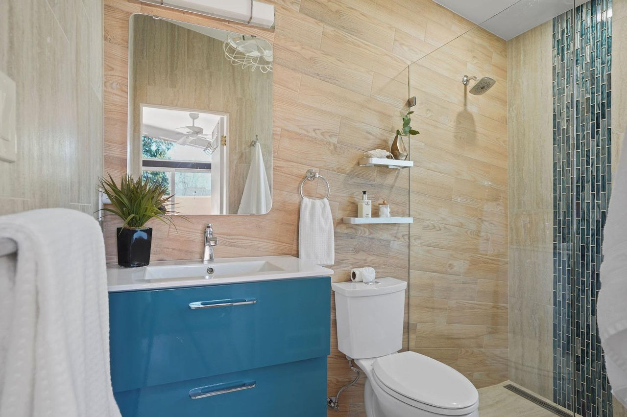 Premiere Home Staging Projects | Bathroom interior design idea - Boone, Sacramento