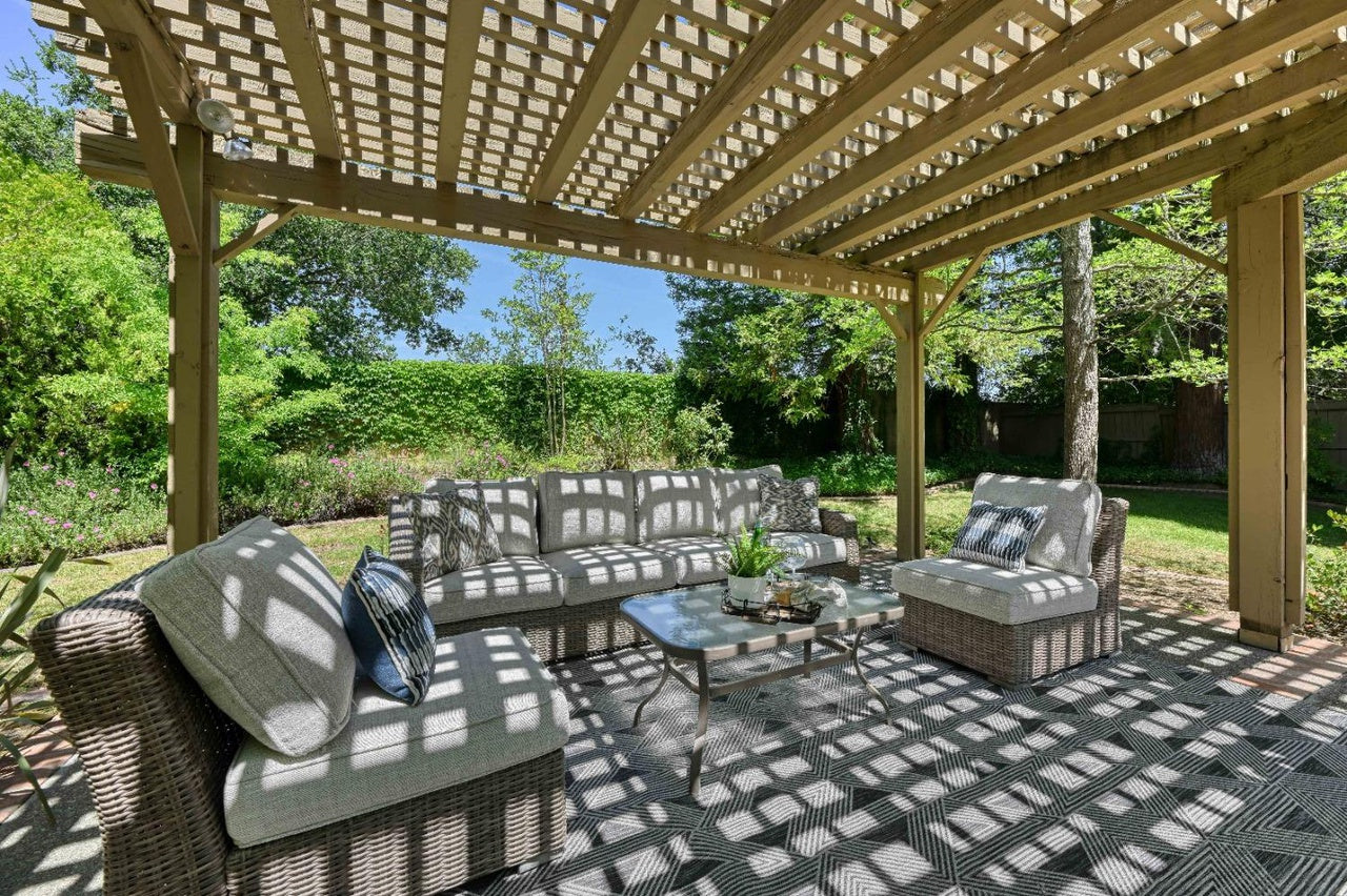 Premiere Home Staging Projects | Outdoor space design idea - Coarse Gold Pl, Gold River
