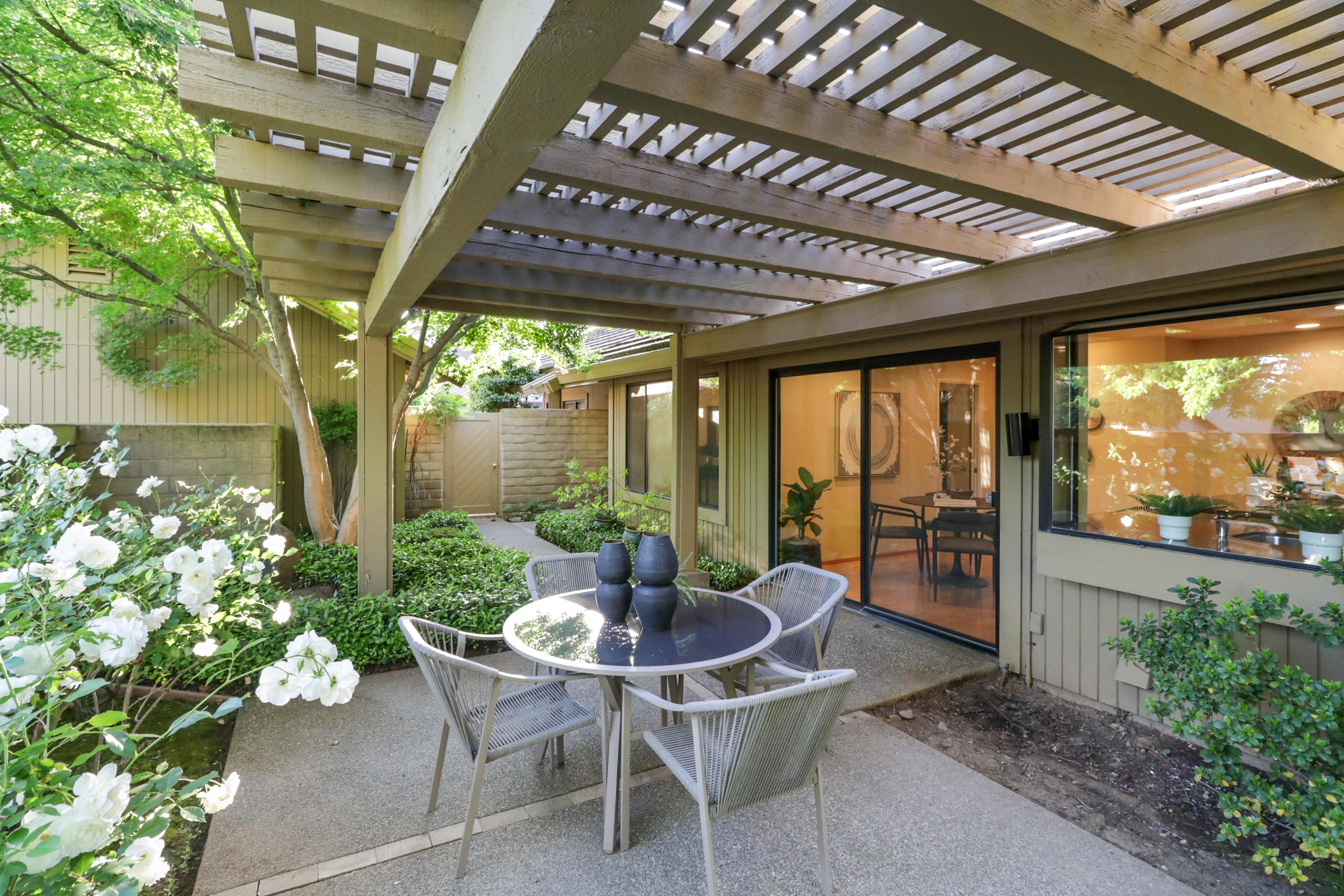 Premiere Home Staging Projects | Outdoor space design idea - Coarse Gold Pl, Gold River
