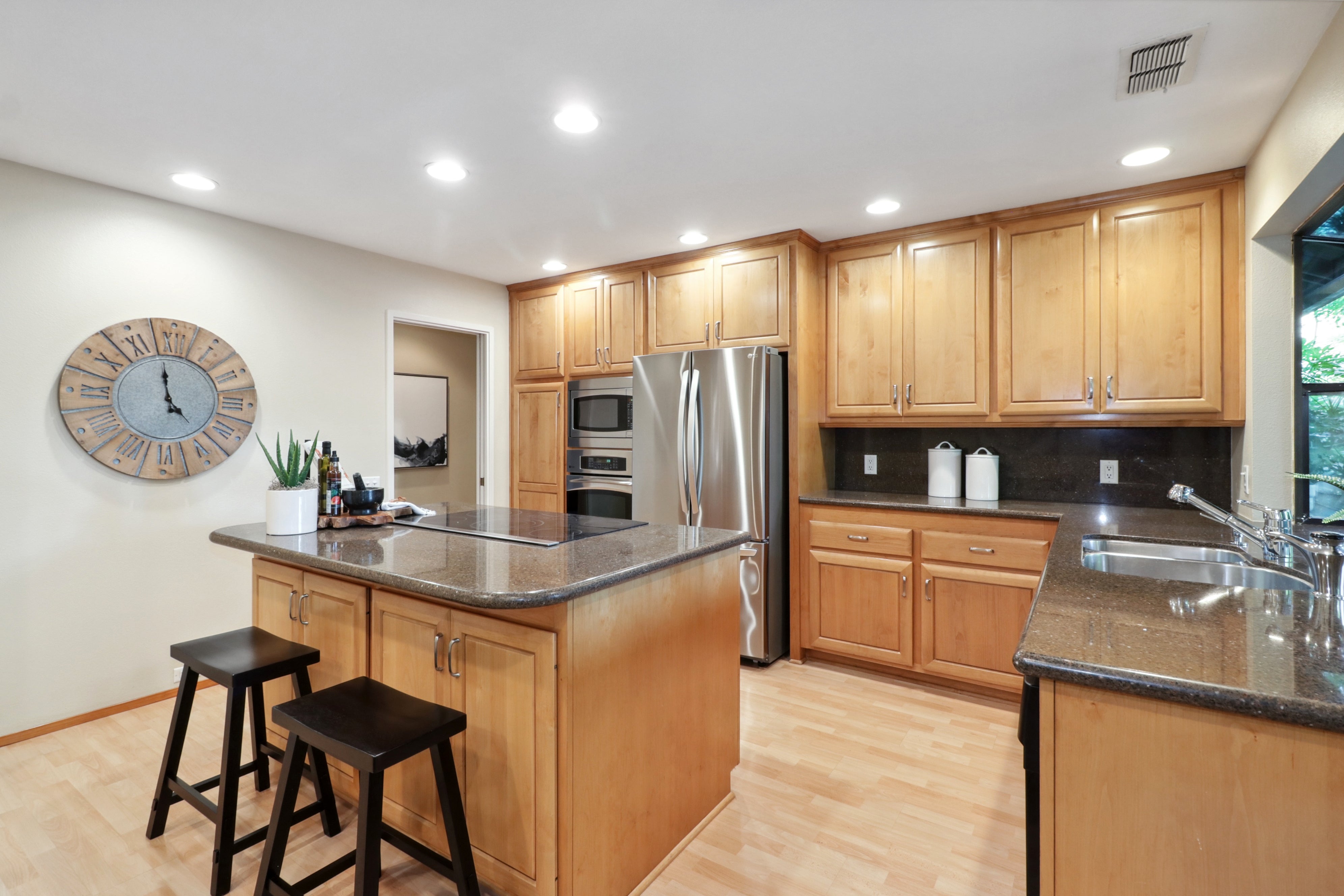 Premiere Home Staging Projects | Kitchen interior design idea - Coarse Gold Pl, Gold River