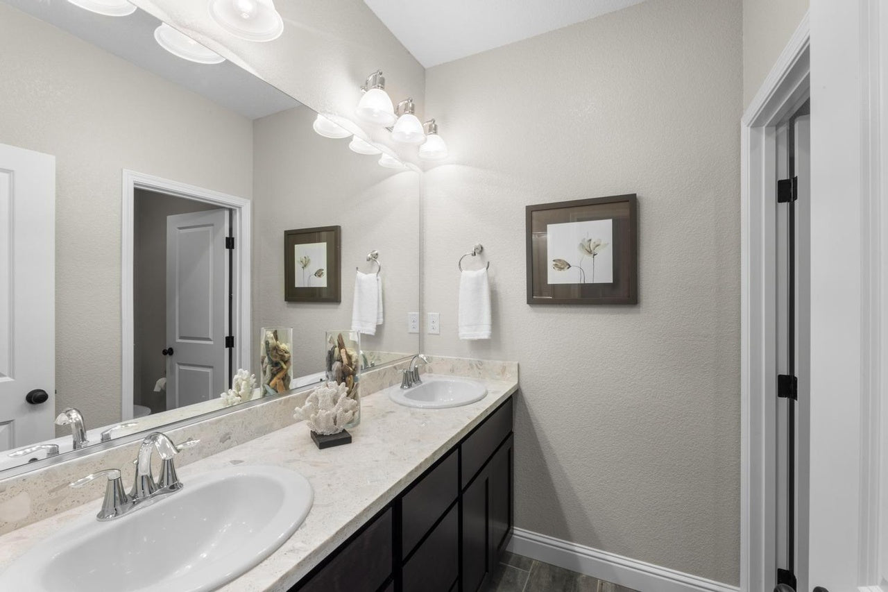 Premiere Home Staging Projects | Bathroom interior design idea - Colner Cir, Folsom