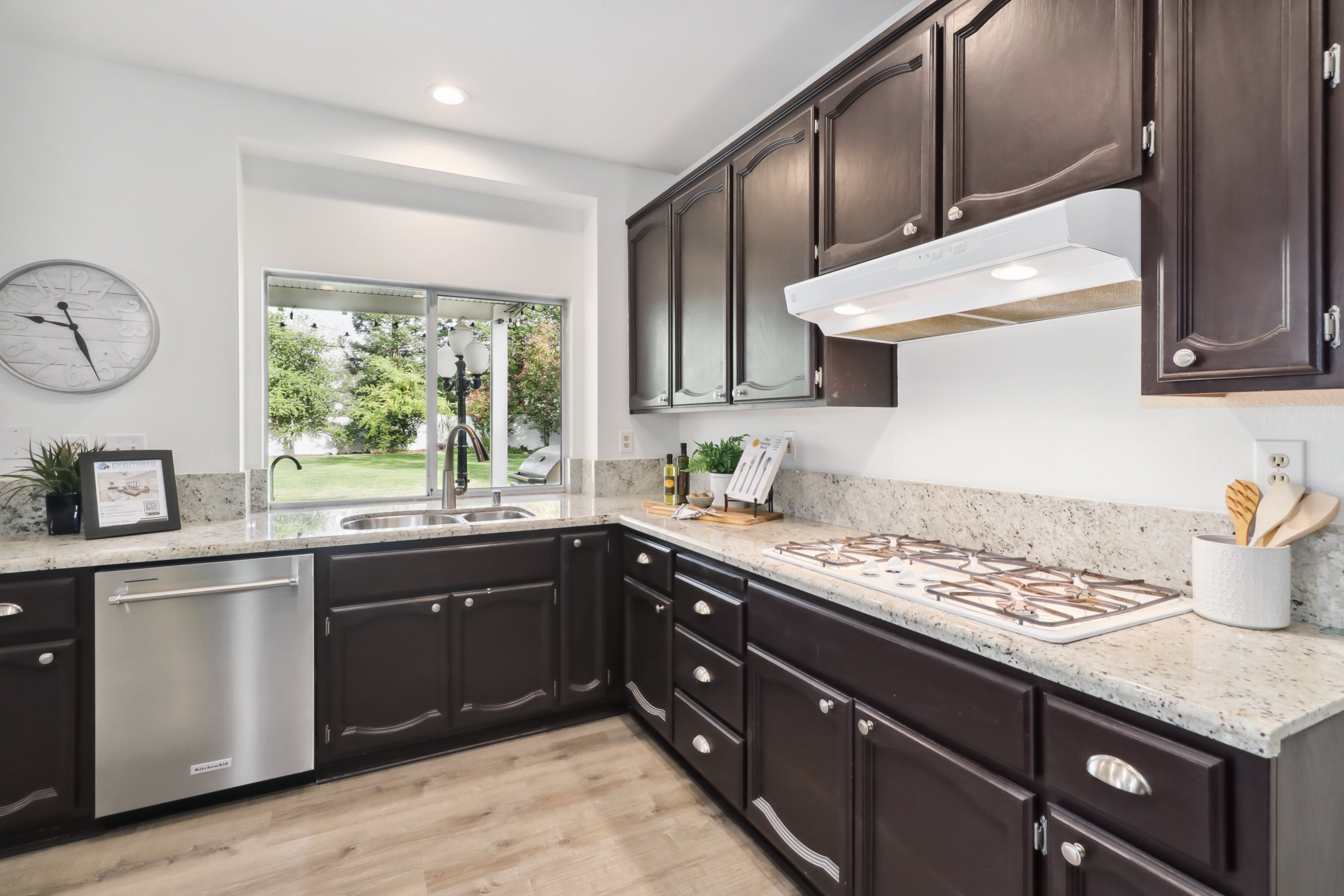 Premiere Home Staging Projects | Kitchen interior design idea - Corrigan Ct, Folsom