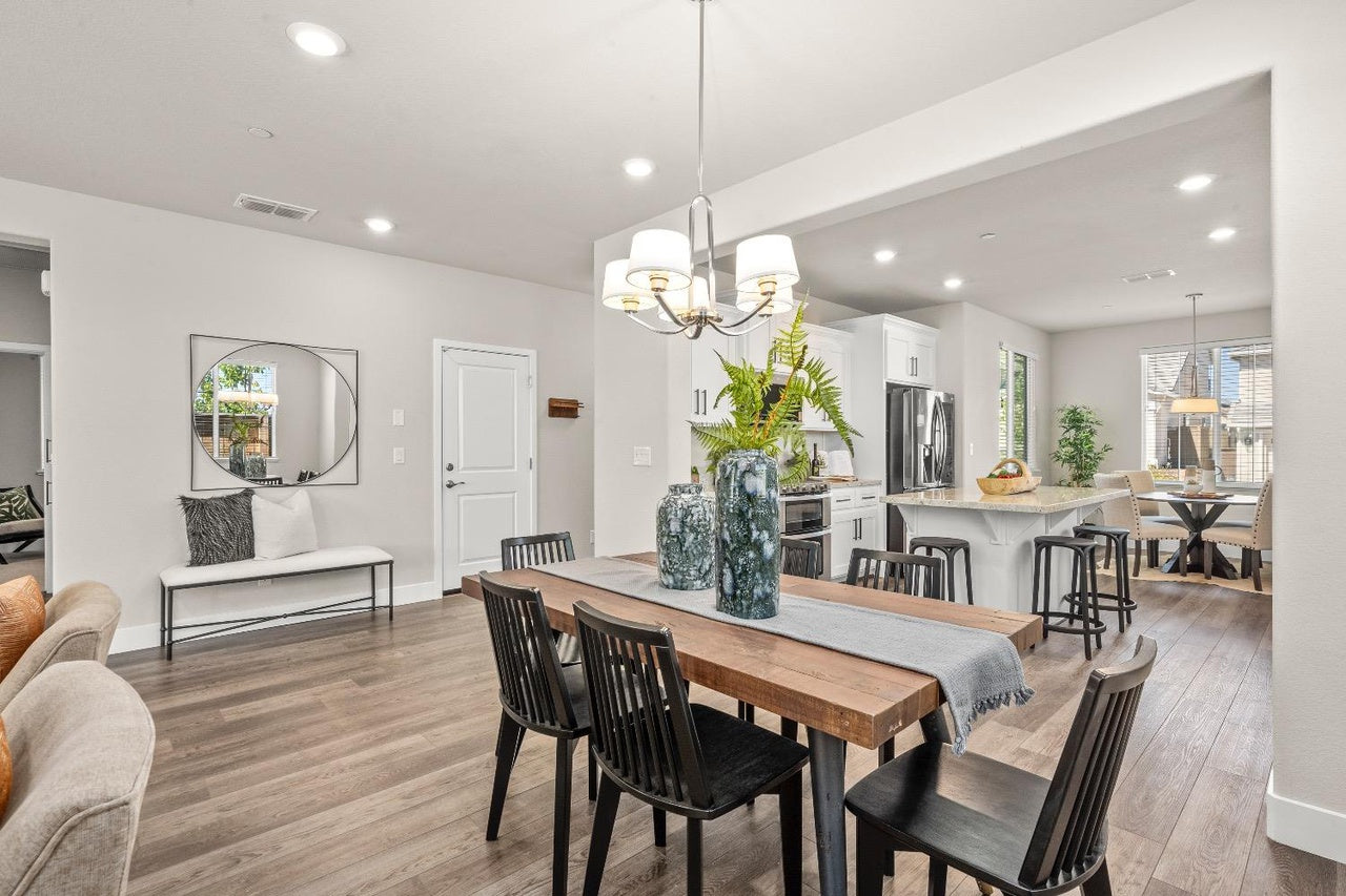 Premiere Home Staging Projects | Dining area interior design idea - Desert Bloom Ct, Rocklin