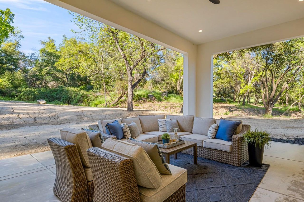 Premiere Home Staging Projects | Outdoor living area design idea - Logan Ln, Penryn