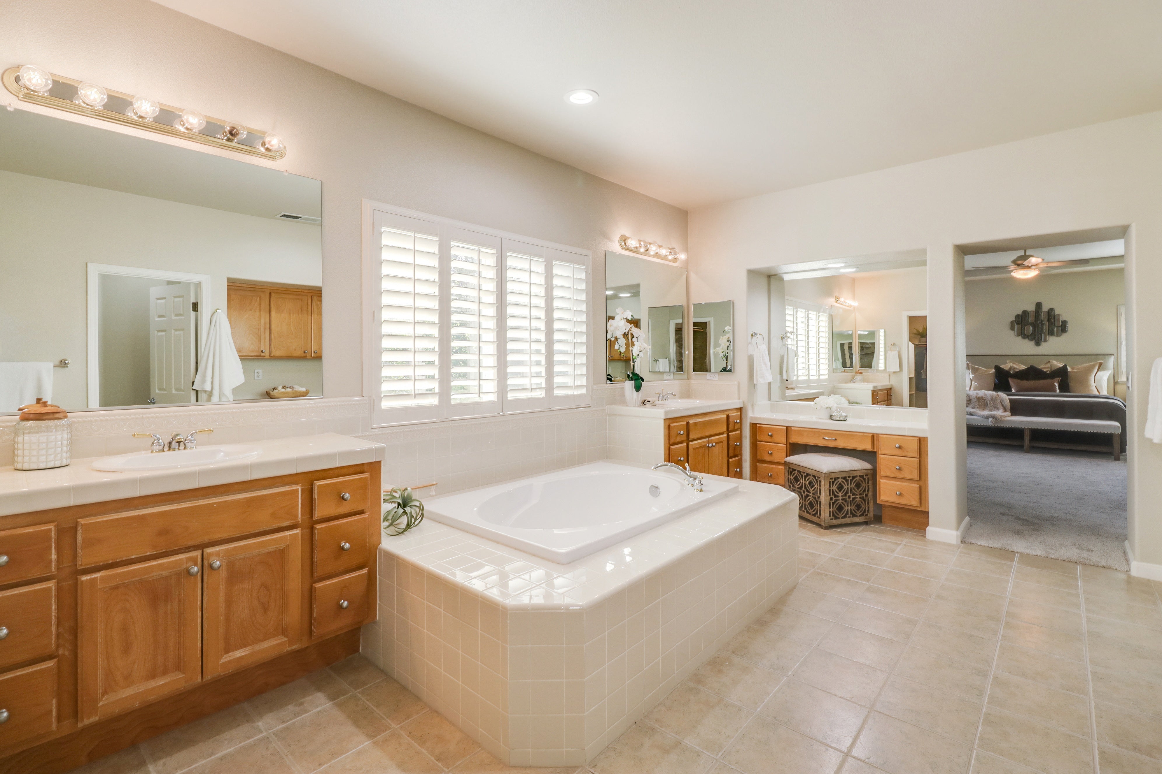 Premiere Home Staging Projects | Bathroom interior design idea - Ludlow, Roseville
