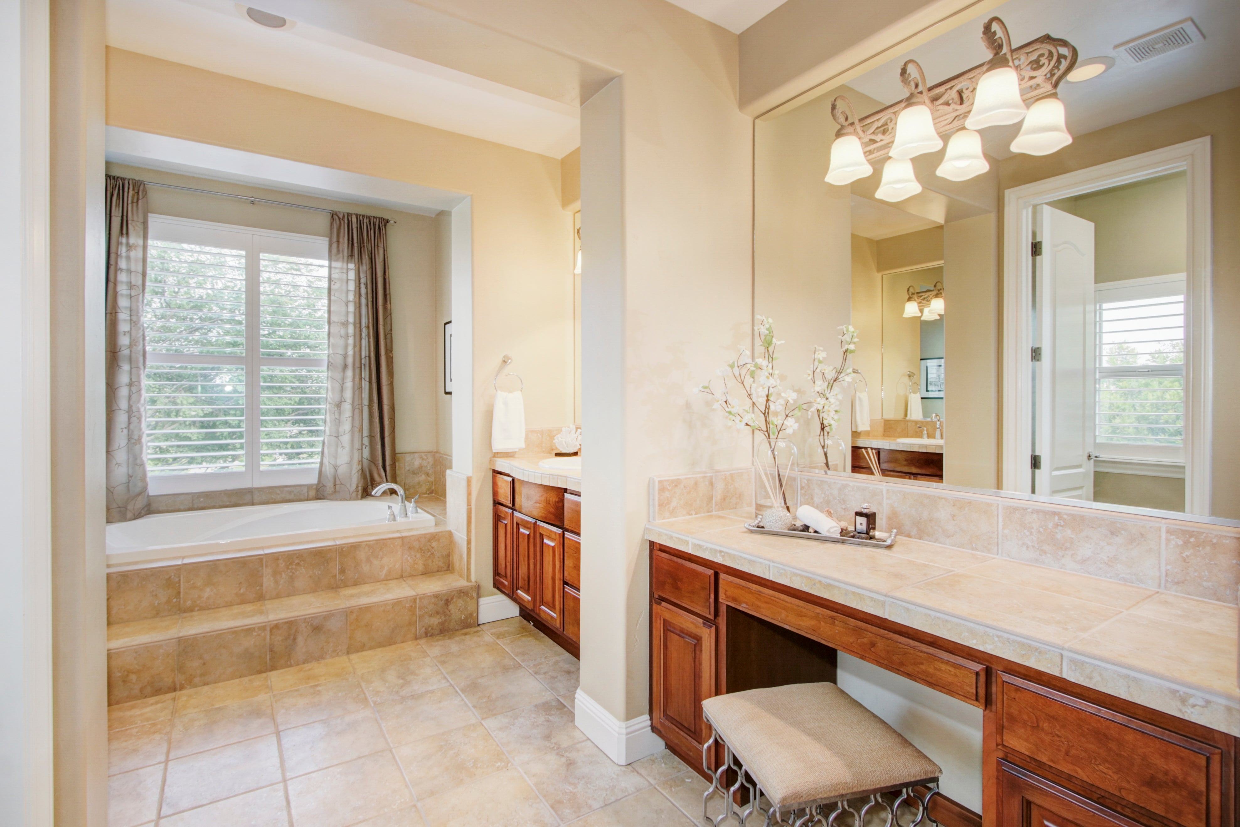 Premiere Home Staging Projects | Bathroom interior design idea - Marches Way, El Dorado Hills