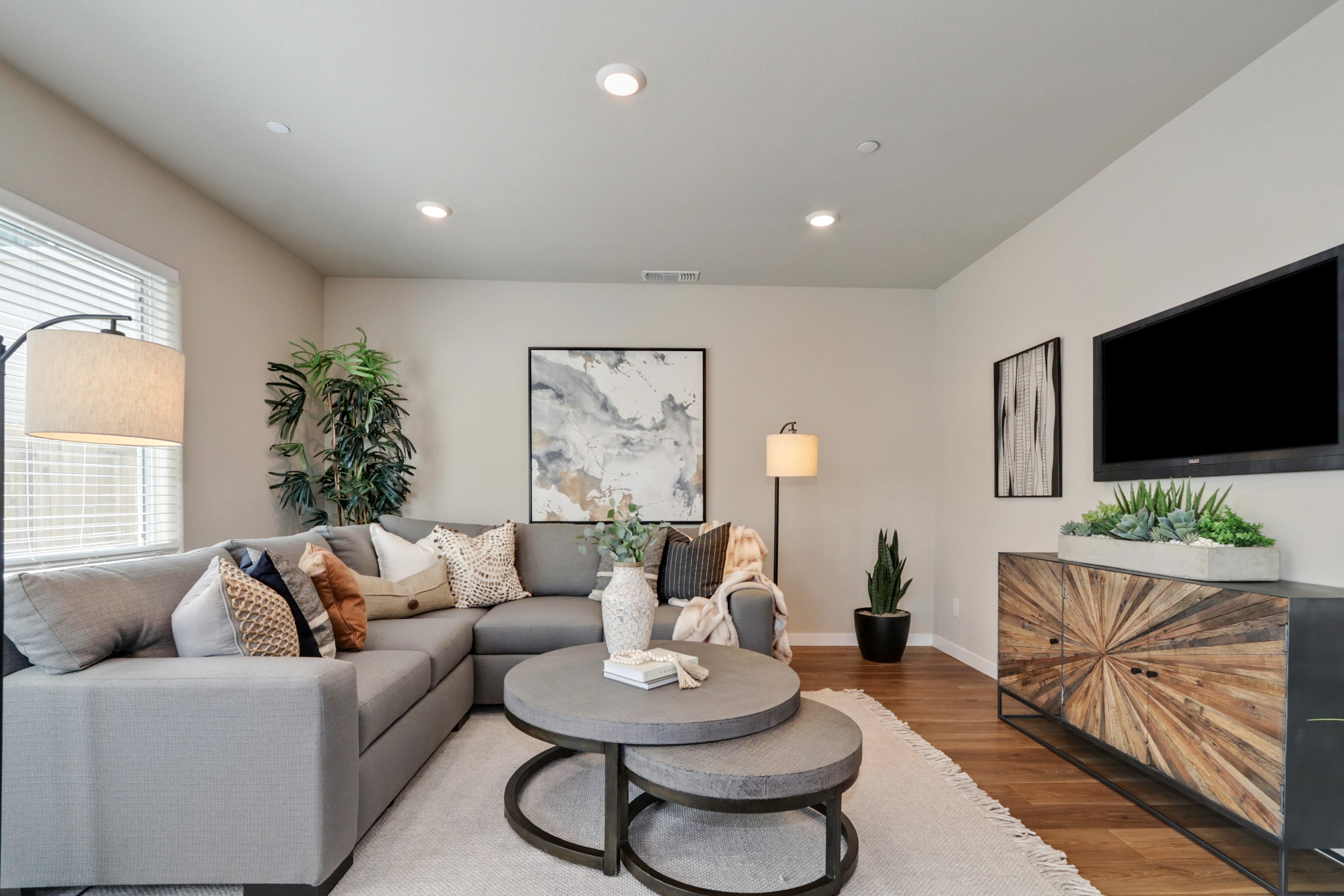 Premiere Home Staging Projects | Living room interior design idea - Pagoda Ln, Sacramento