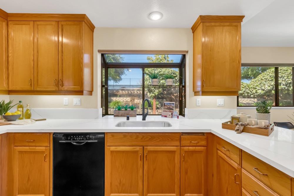 Premiere Home Staging Projects | Kitchen interior design idea - Platt Cir, El Dorado Hills