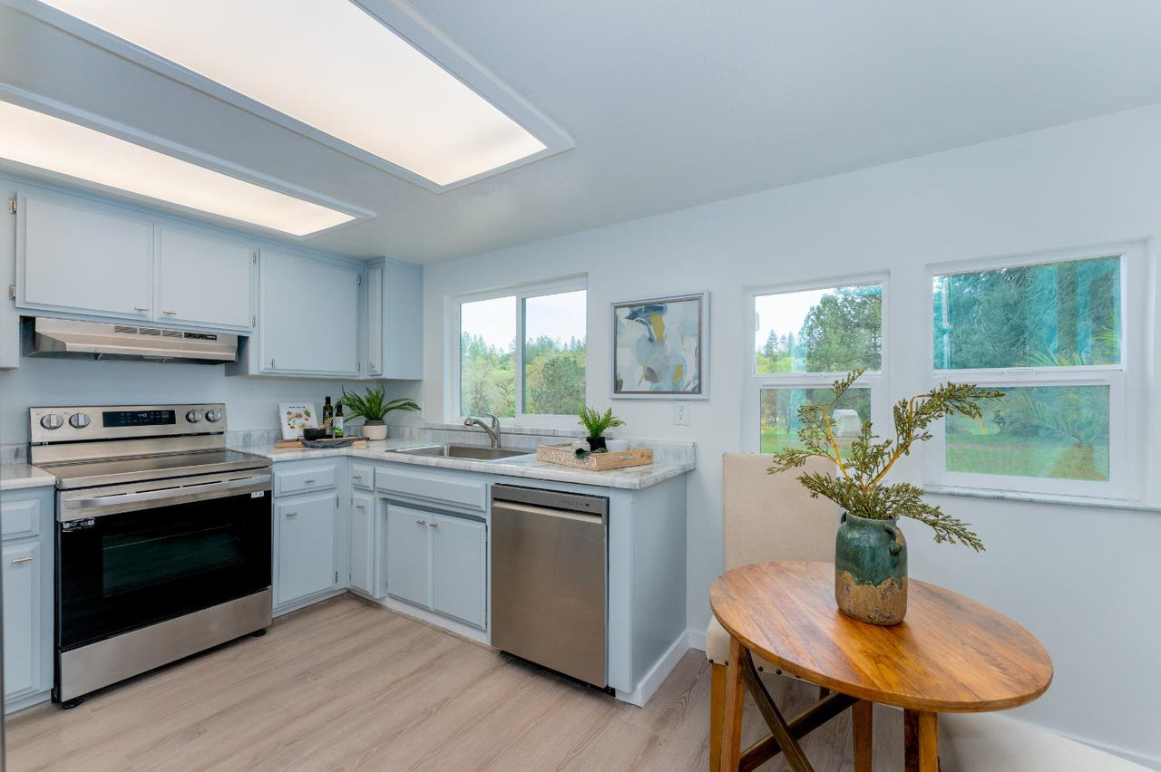 Premiere Home Staging Projects | Kitchen interior design idea - Van Giesen Dr, Meadow Vista