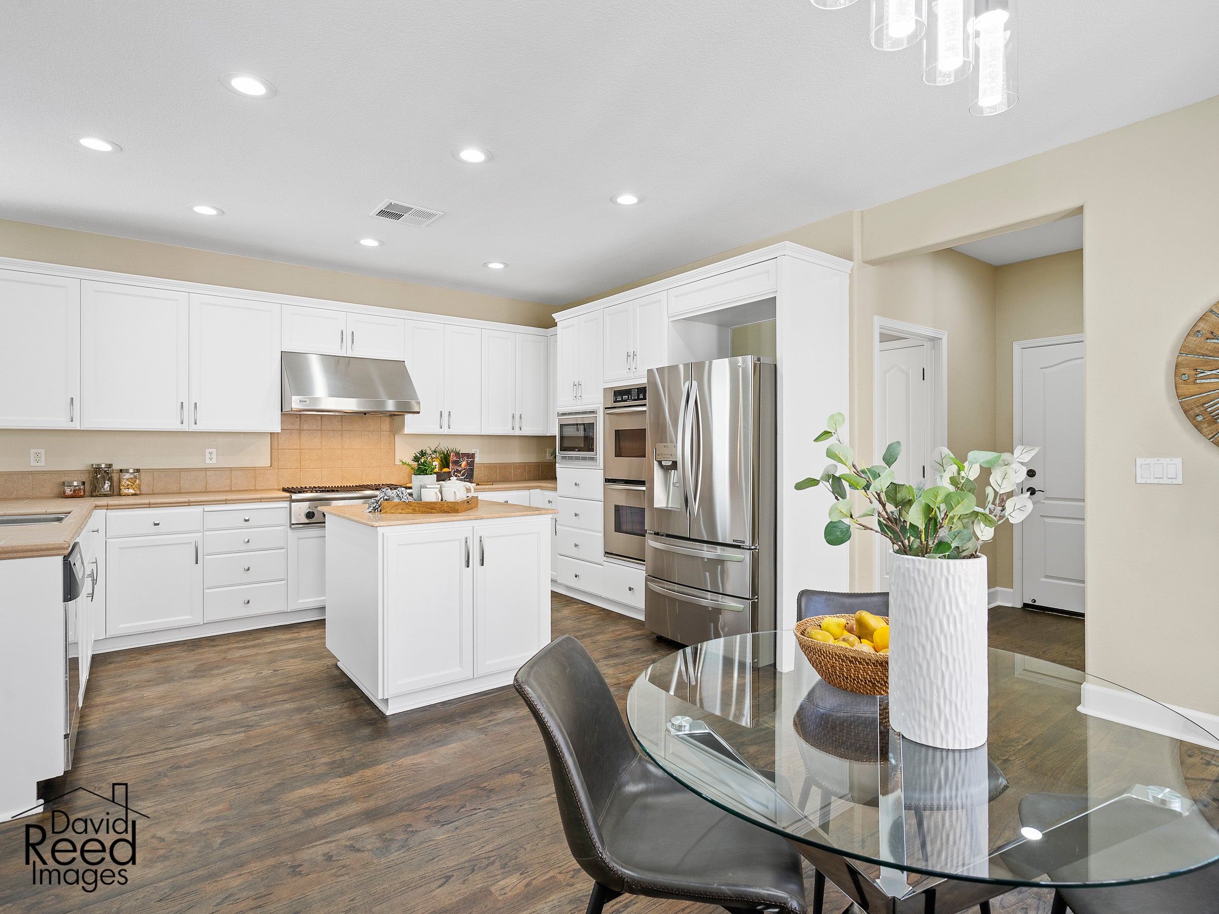 Premiere Home Staging Projects | Kitchen interior design idea - Village Green Dr, El Dorado Hills