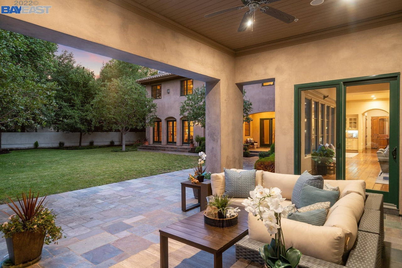 Premiere Home Staging Projects | Outdoor patio design idea - Vine Ln, Alamo