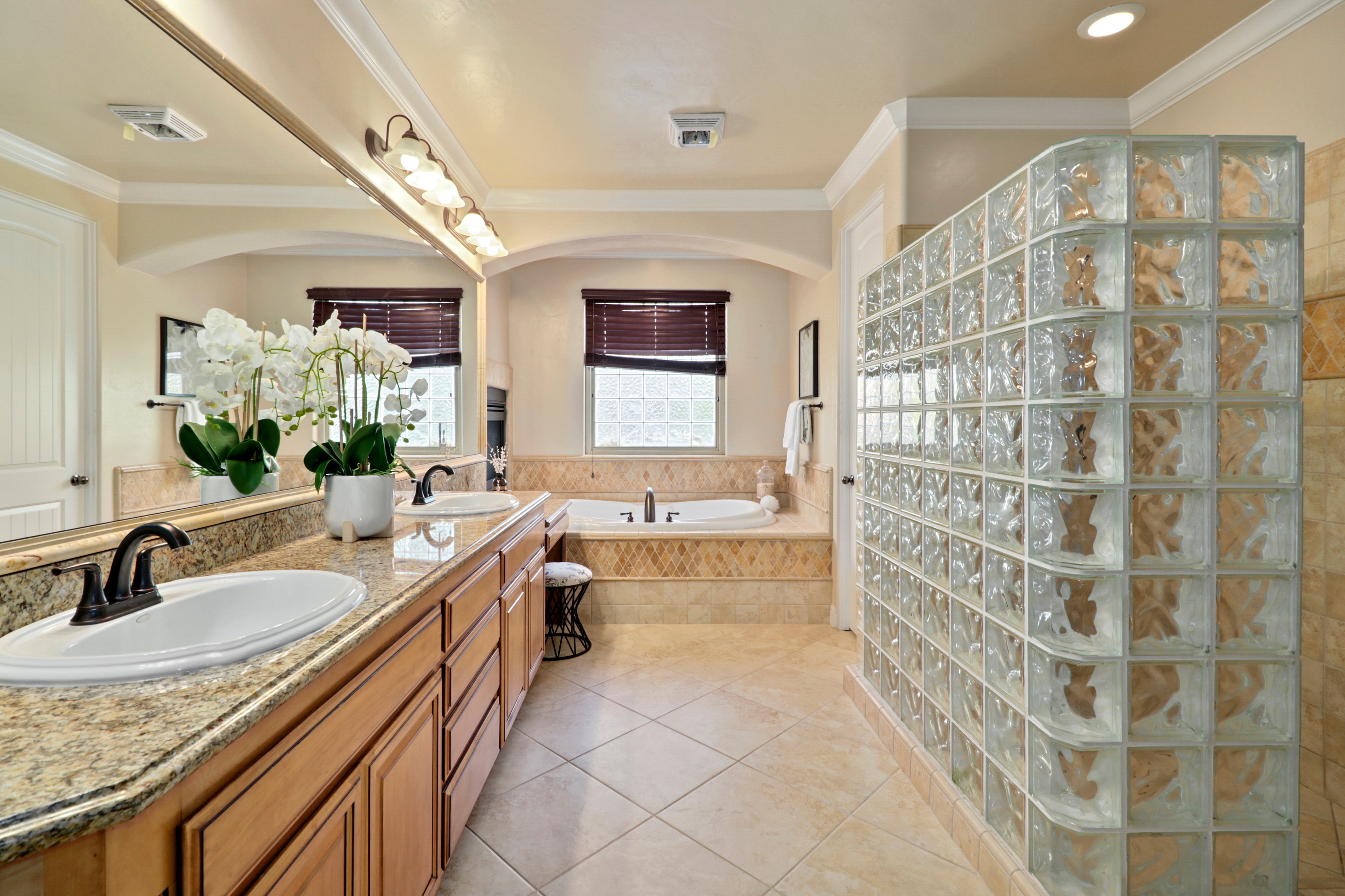 Premiere Home Staging Projects | Bathroom interior design idea - Waterstone Dr, Roseville