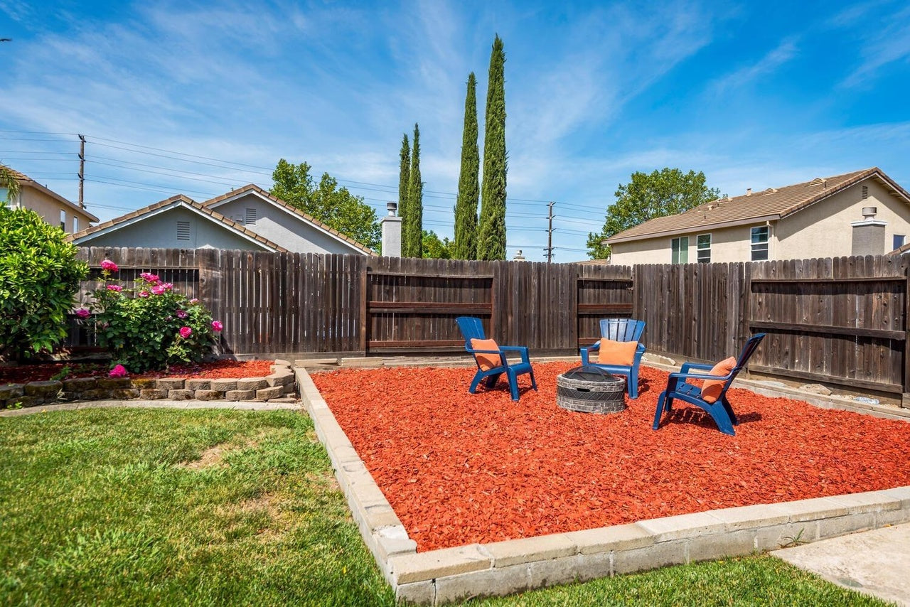 Premiere Home Staging Projects | Outdoor living area design idea - Elmwood Ct, Roseville