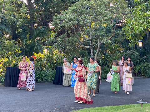 Hawaiian dress up event