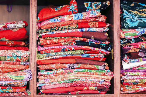 <img src="Kimono-silk-fabric-Photo-by-Annie-Spratt-on-Unsplash.jpg" alt="Kimono fabrics Stacked on the shelf"/>