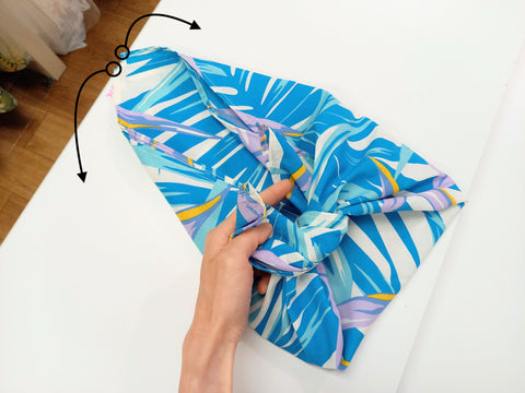 How to wrap an iPad with Furoshiki fabric - 4