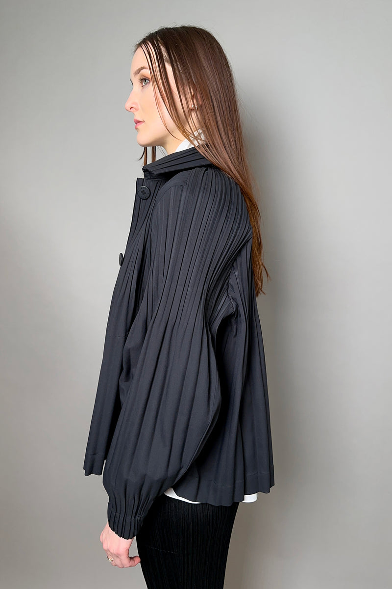 Pleats Please Issey Miyake Smooth Coat in Black – Ashia Mode Clothing