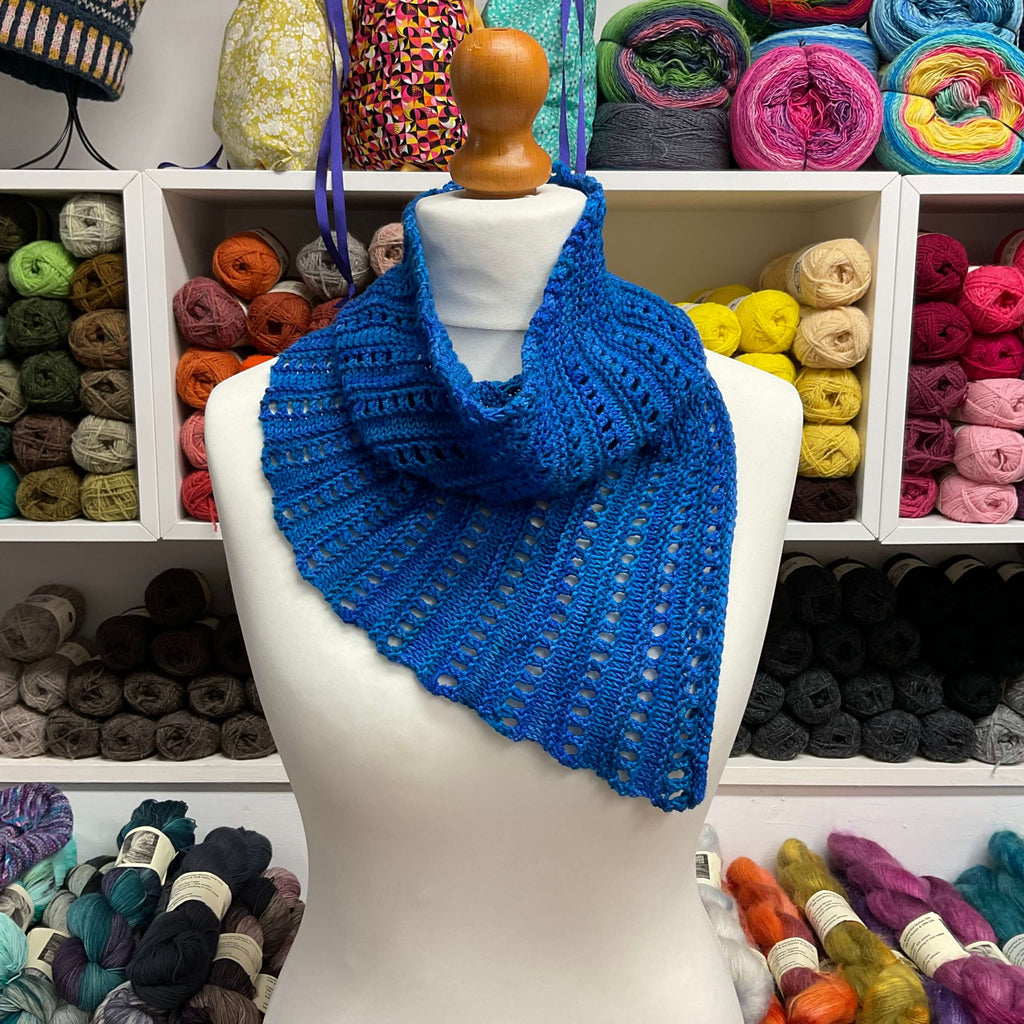 electric blue knitted cowl