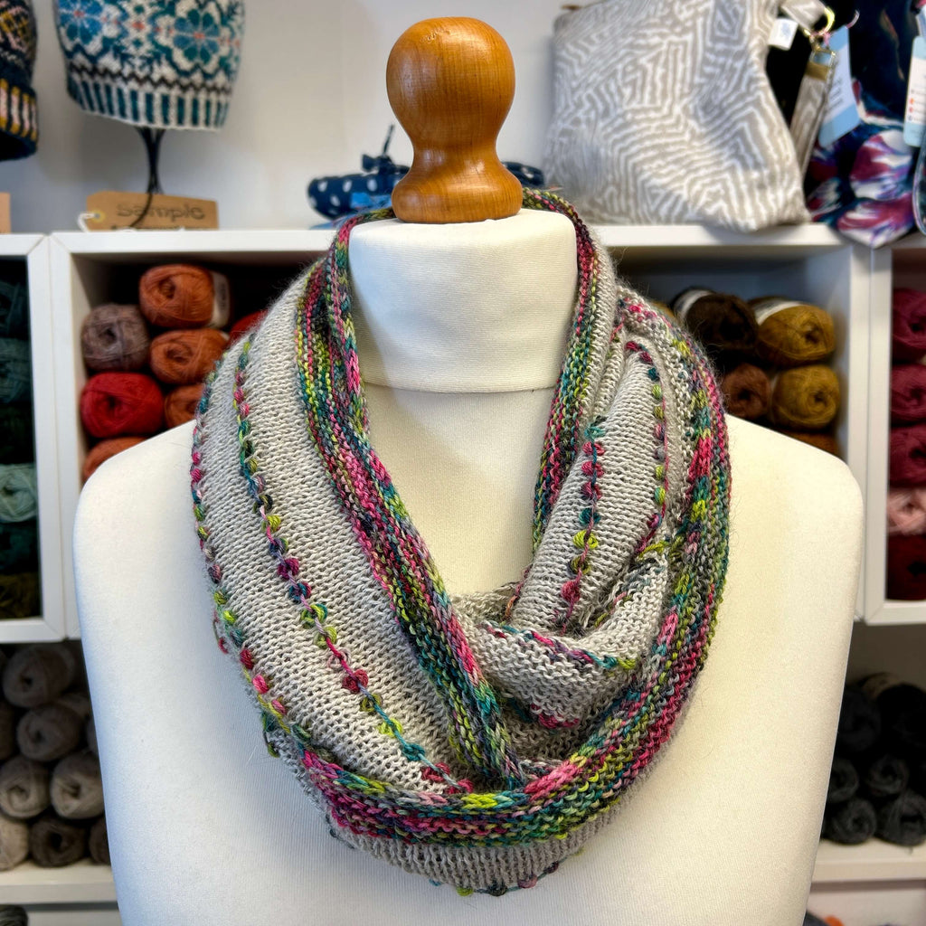 multicoloured cowl