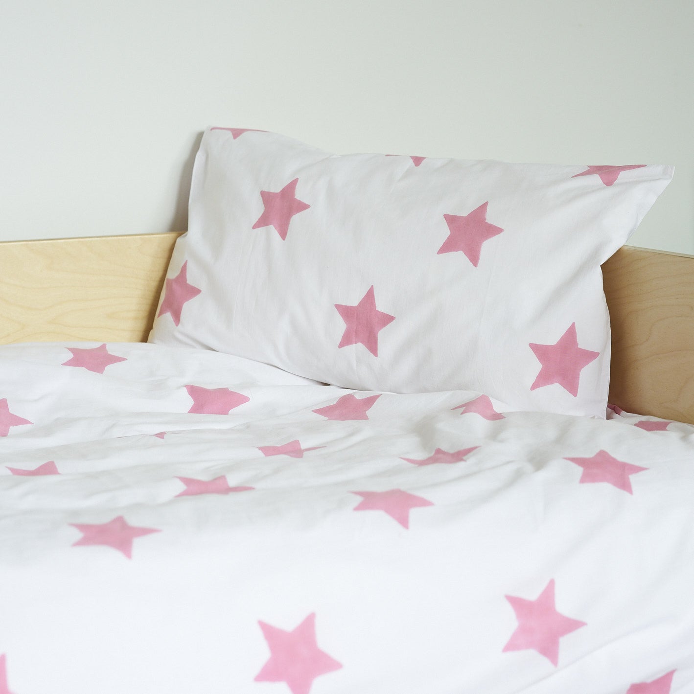pink star cot bedding