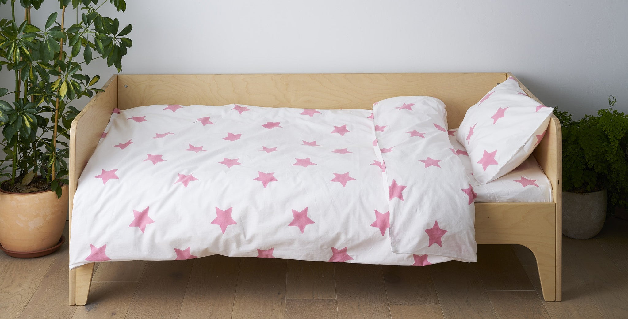 pink star cot bedding