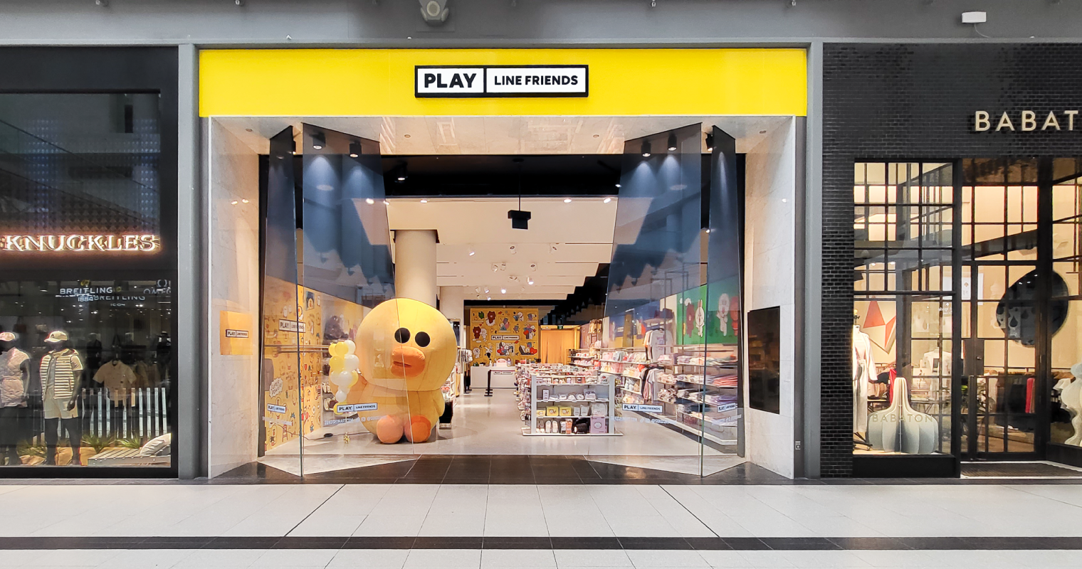 PLAY LINE FRIENDS Toronto Store Front located at the Toronto Eaton Centre