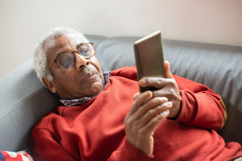 CVD Patient reading logging symptoms in the Skiin Life Connected App