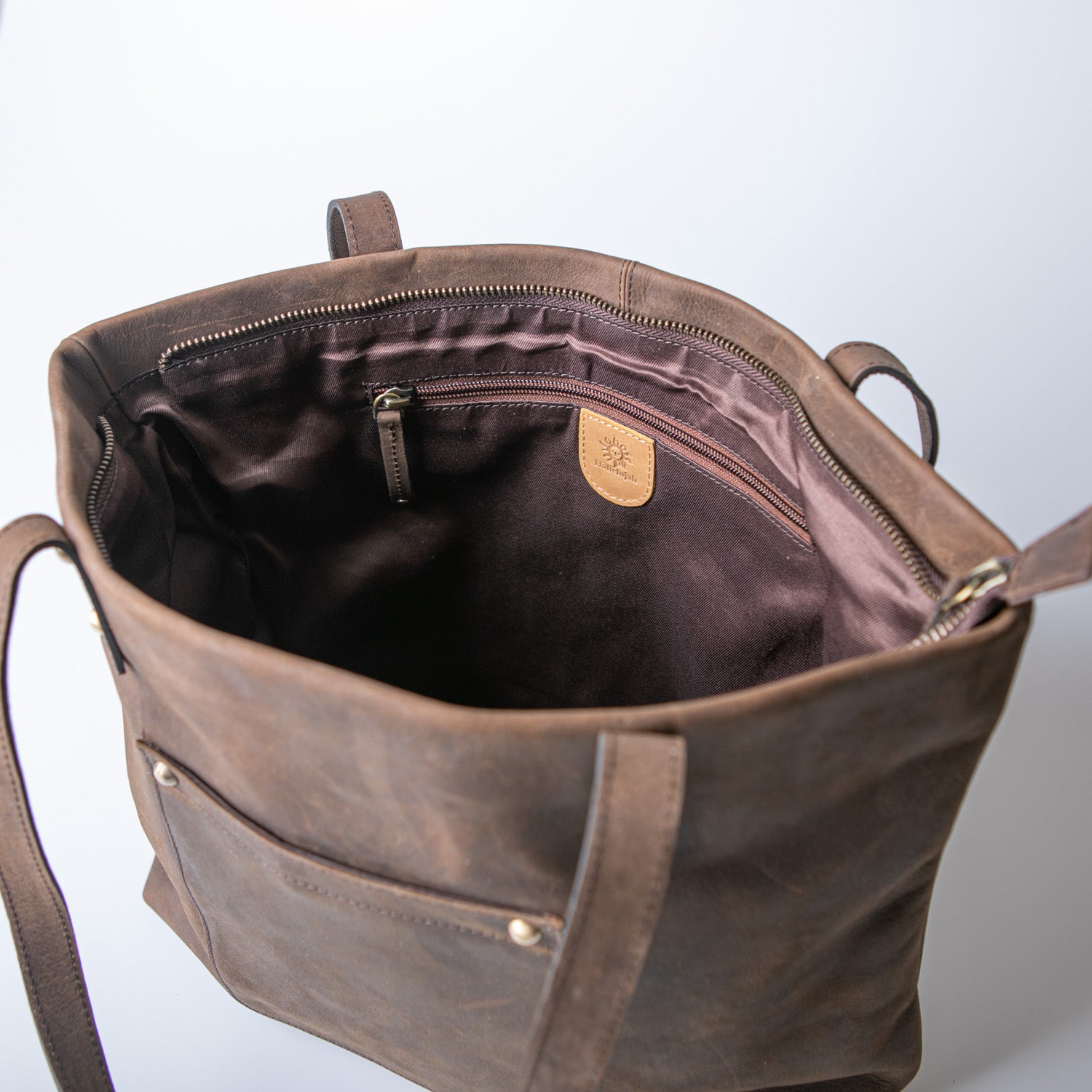 Leather tote bag is lightweight and popular with women