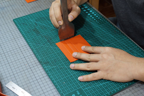 皮夾製作方法-線縫孔打斬