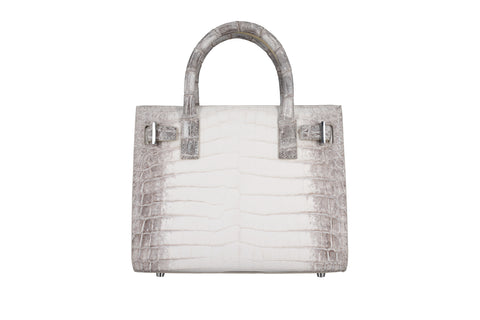 This image shows the Himalayan crocodile leather bag in a very nice two-tone, including neutral tones and natural color textures. The two-color Himalayan color is produced using special bleaching technology. Different color choices show the diversity and personalized choices of bags. Each one can highlight people's style and personality.