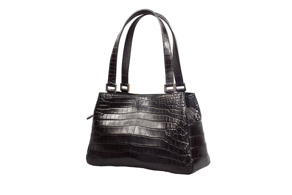This crocodile leather bag showcases versatility and practicality. It has a detachable shoulder strap, so you can easily change the carrying method according to your needs. The interior is equipped with multiple storage compartments, small pockets, and a three-layer main bag, allowing people to better organize and store items. This design makes crocodile leather bags a practical and stylish choice.