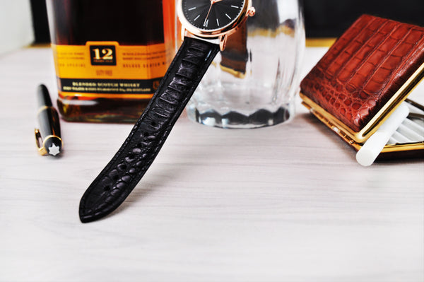 Thank you for your father's love, carefully selected practical gifts that will impress your father. Black crocodile leather watch strap