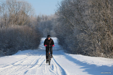 Guide on gear needed for safe winter cycling