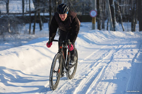 Guide on gear needed for safe winter cycling