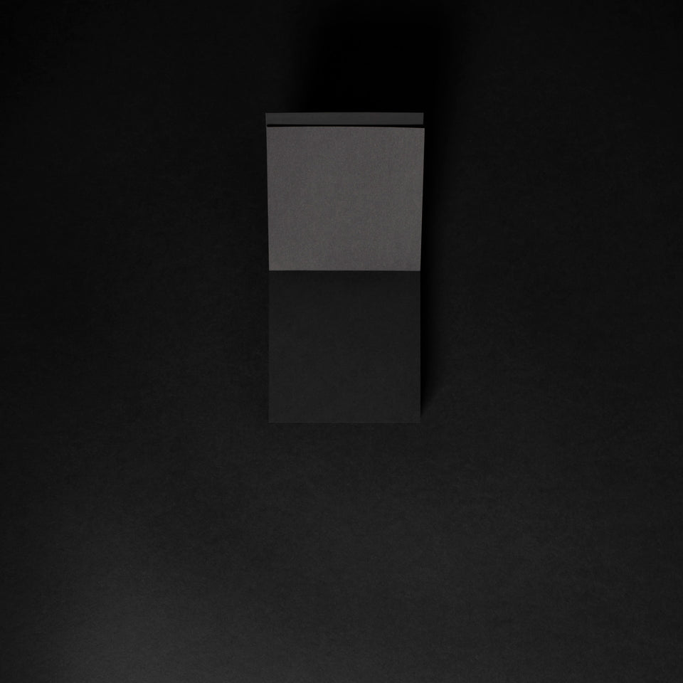 Viên giấy nhắn Pitch-Black - Bạn đang muốn mang đến cho người thân, bạn bè một món quà độc đáo và đầy ý nghĩa? Tại sao không chọn viên giấy nhắn Pitch-Black đẹp mắt và sang trọng này? Viên giấy nhắn với thiết kế độc đáo đã được tạo ra trên chất liệu đen đậm sẽ là lựa chọn hoàn hảo cho bạn.