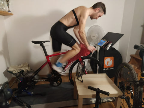 Ciclismo all'interno - Zwift