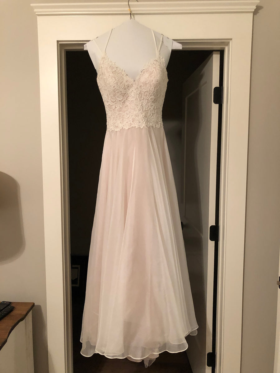 Essence of Australia 'Lace Organza And Tulle' size 10 used wedding ...
