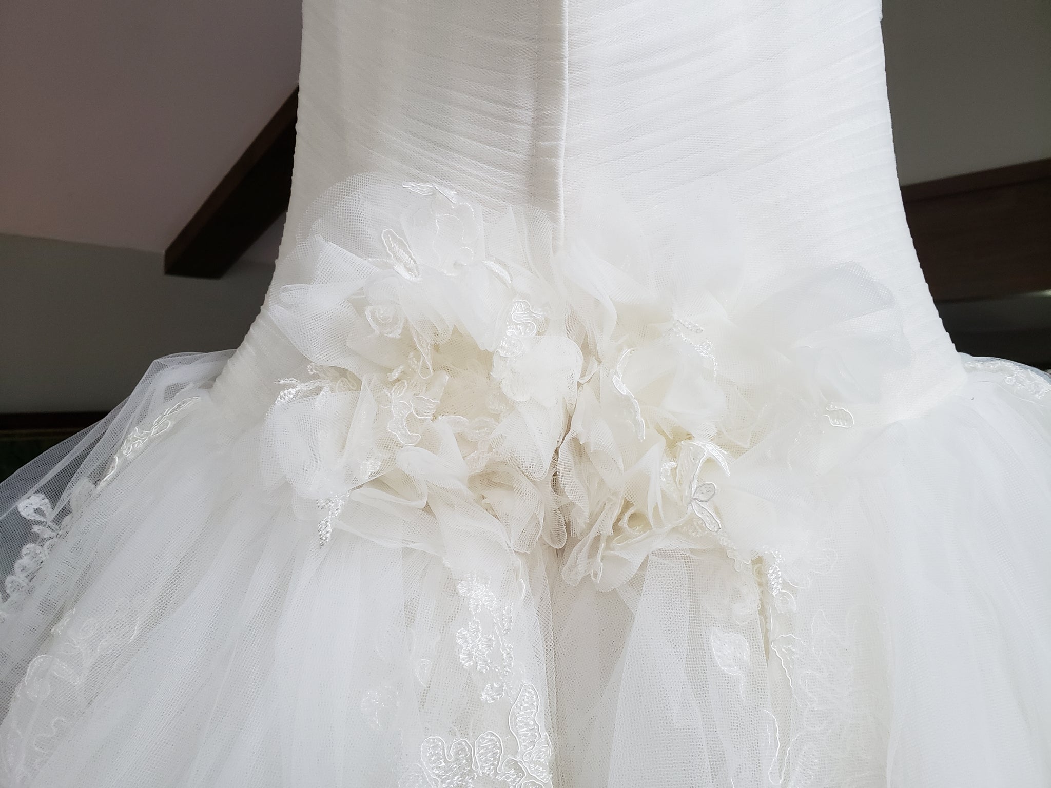 Vera Wang White Strapless Tulle Size 10 New Wedding Dress Nearly Newlywed 2712